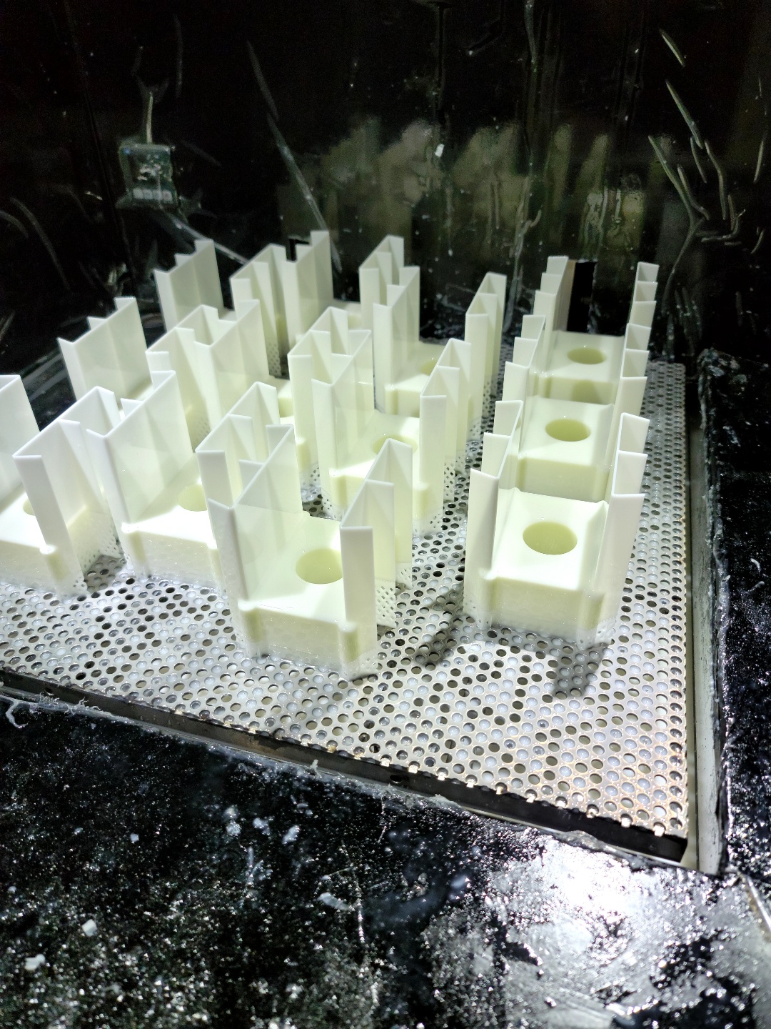 SLA 장비에서 출력한 제품