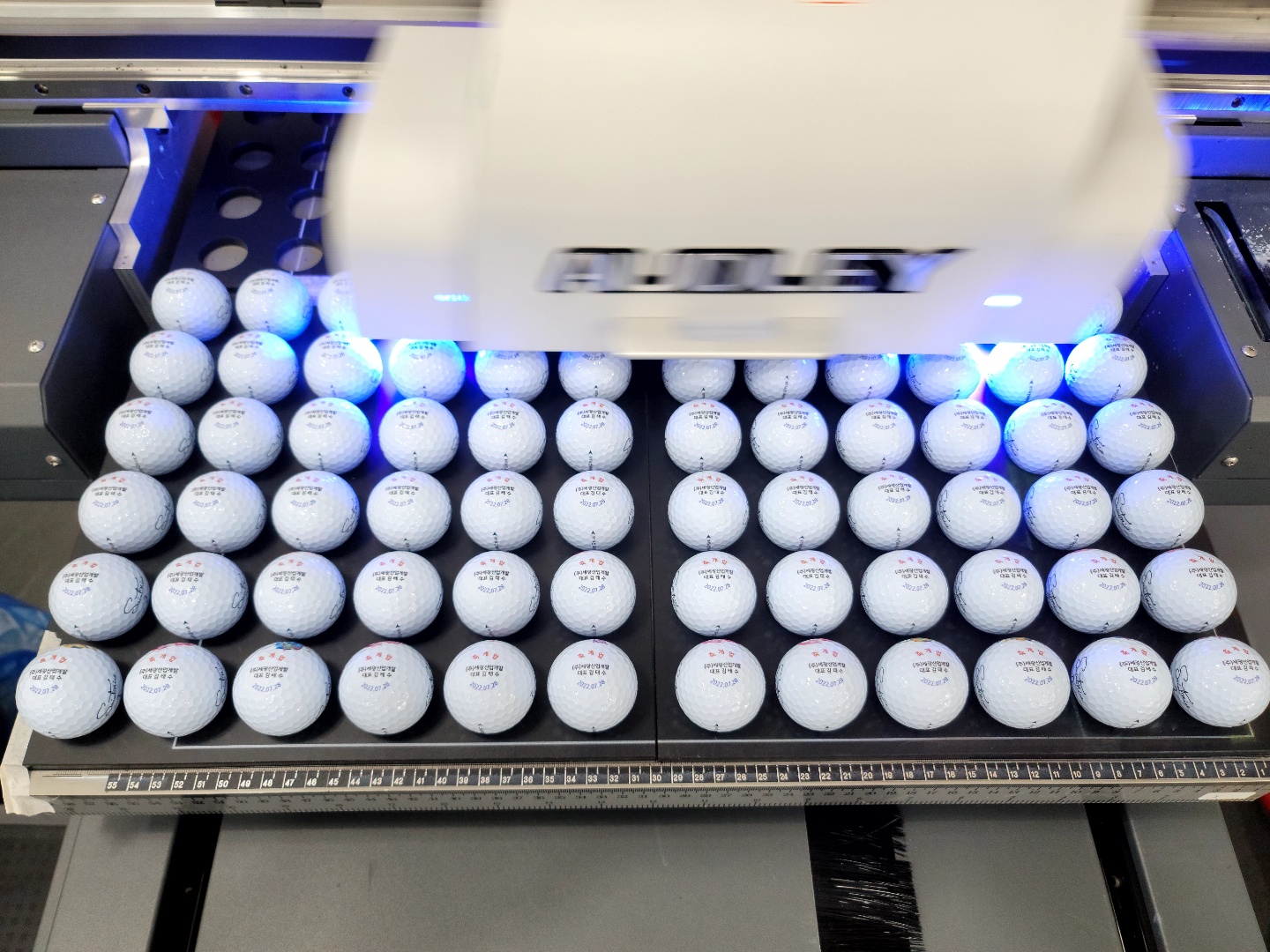 UV평판프린터로 인쇄중